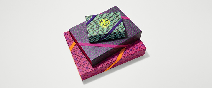 ToryBurch.co.uk strives to be your end-all destination for gift-giving. Here's how we hope to make your holiday shopping seamless and stress-free.